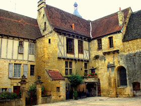 Photograph of building in Sarlat