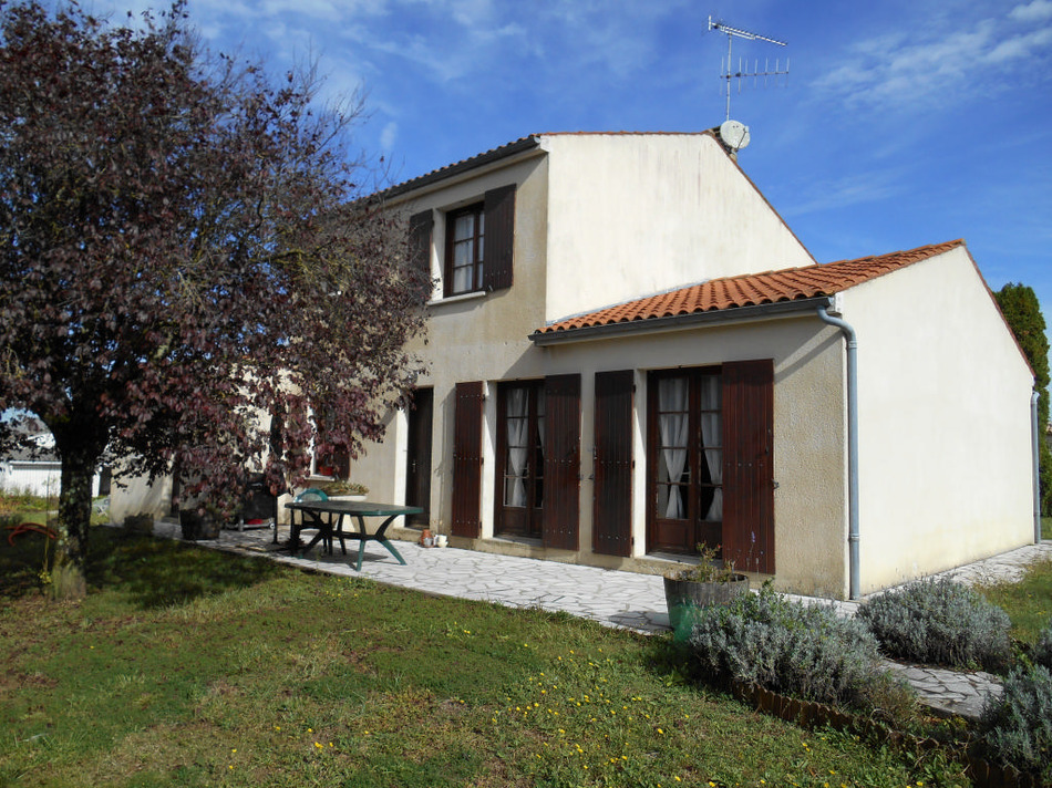 French Property for Sale House (near Saint Jean d'Angely) in Charente