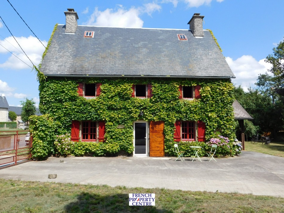 French Property for Sale House (near LAROCHE PRES FEYT) in Corrèze