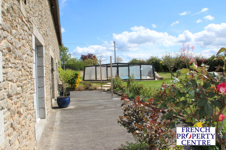French Property for Sale House (near MAYENNE) in Mayenne, Loire