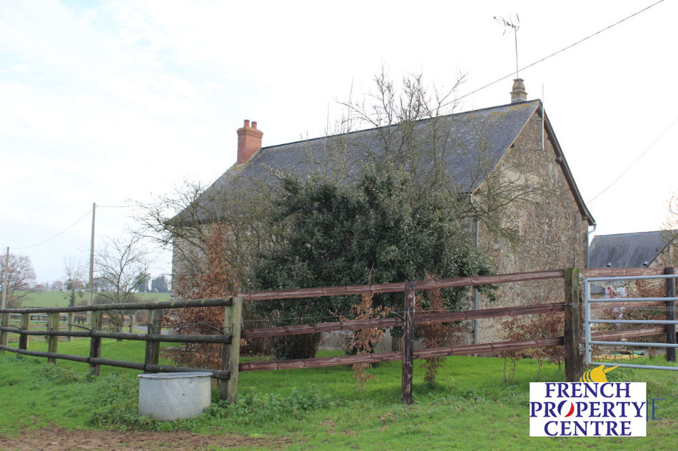French Property for Sale House (near MESLAY DU MAINE) in Mayenne, Loire