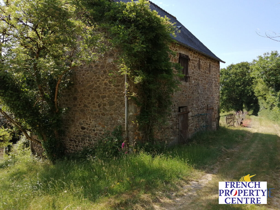French Property for Sale House (near JUBLAINS) in Mayenne, Loire