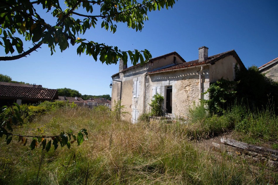 French Property for Sale Property (near La RochebeaucourtetArgentine) in Dordogne, Aquitaine