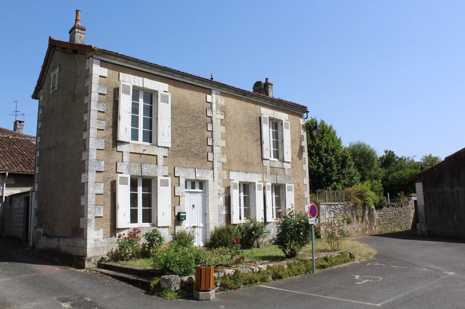 French Property for Sale Property (near La RochebeaucourtetArgentine) in Dordogne, Aquitaine